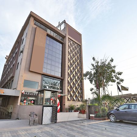 Oyo 13253 The Grand Vinayak Hotel Ahmedabad Bagian luar foto