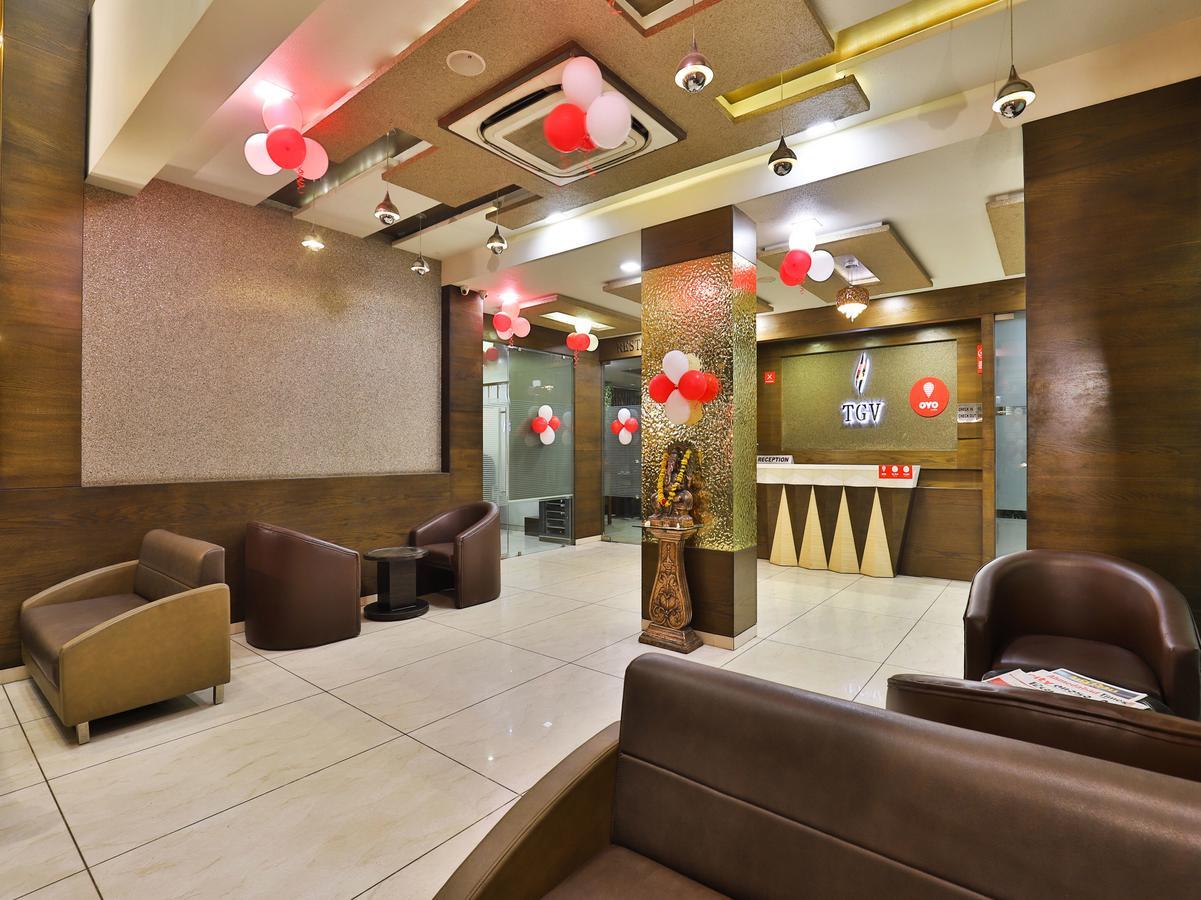 Oyo 13253 The Grand Vinayak Hotel Ahmedabad Bagian luar foto