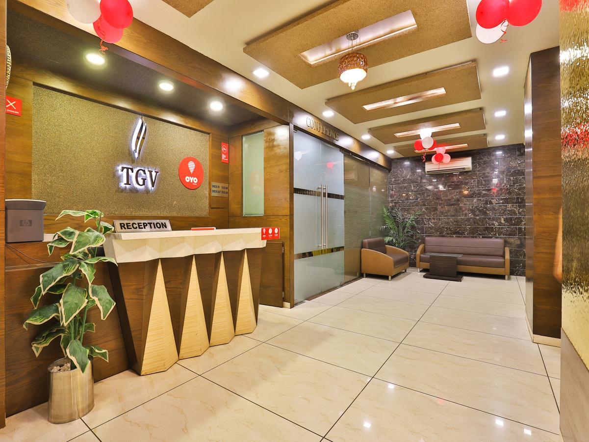 Oyo 13253 The Grand Vinayak Hotel Ahmedabad Bagian luar foto