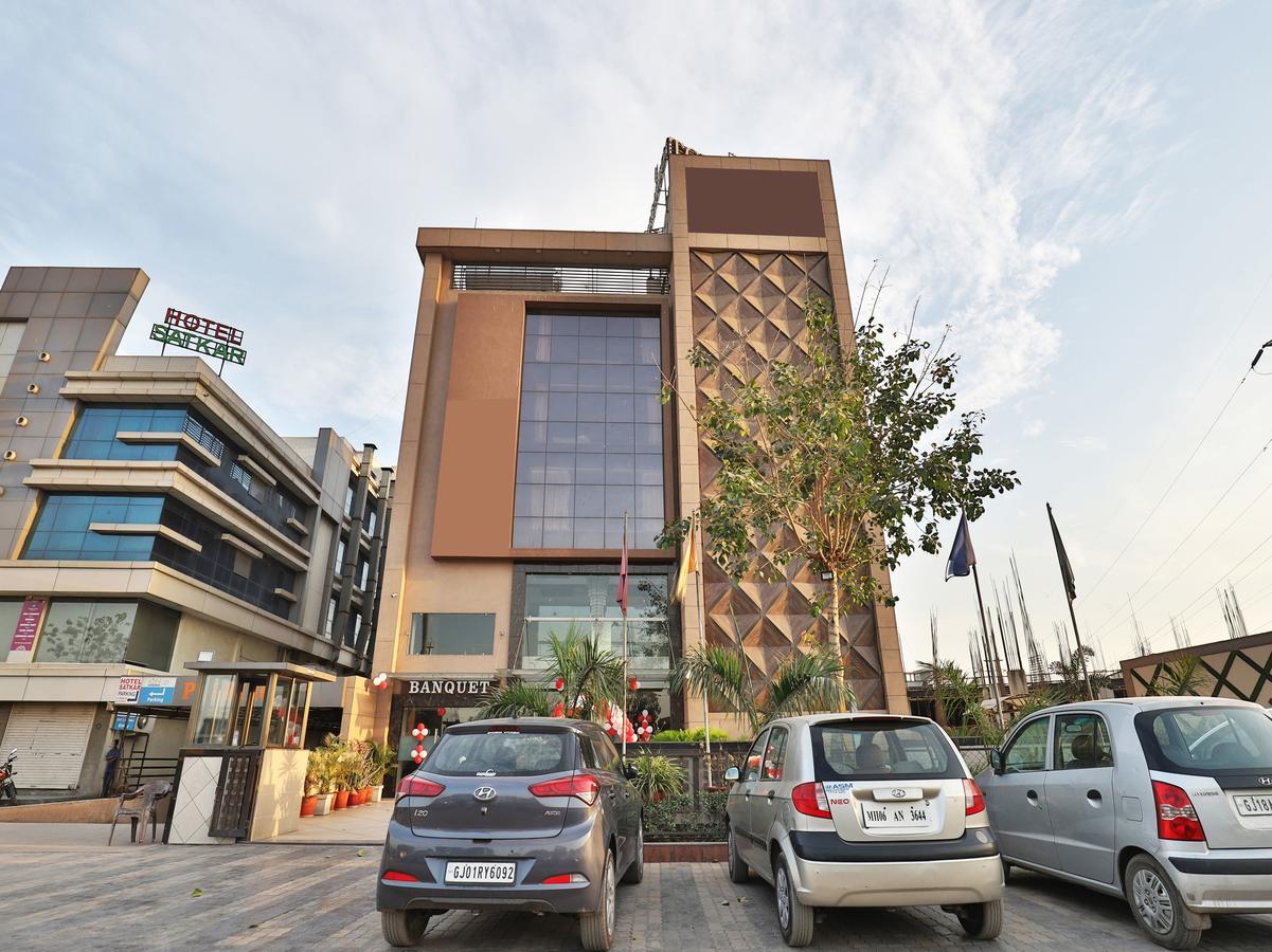 Oyo 13253 The Grand Vinayak Hotel Ahmedabad Bagian luar foto